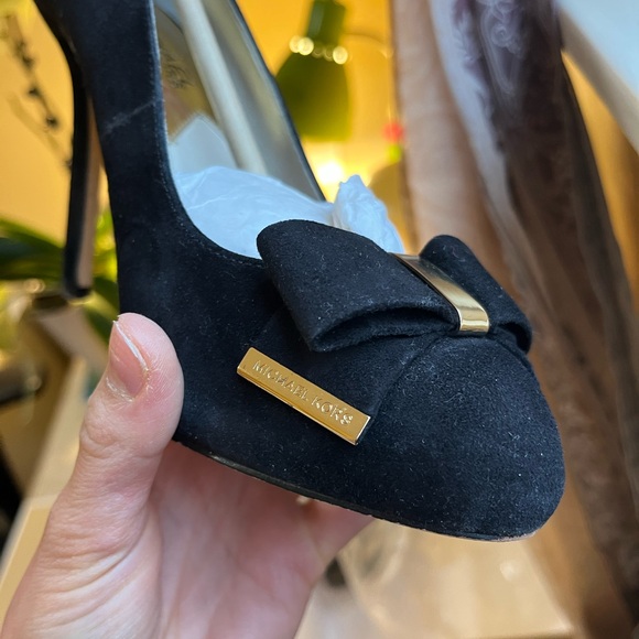 Michael Kors Delphine Pump Black Suede 7 - Picture 9 of 10